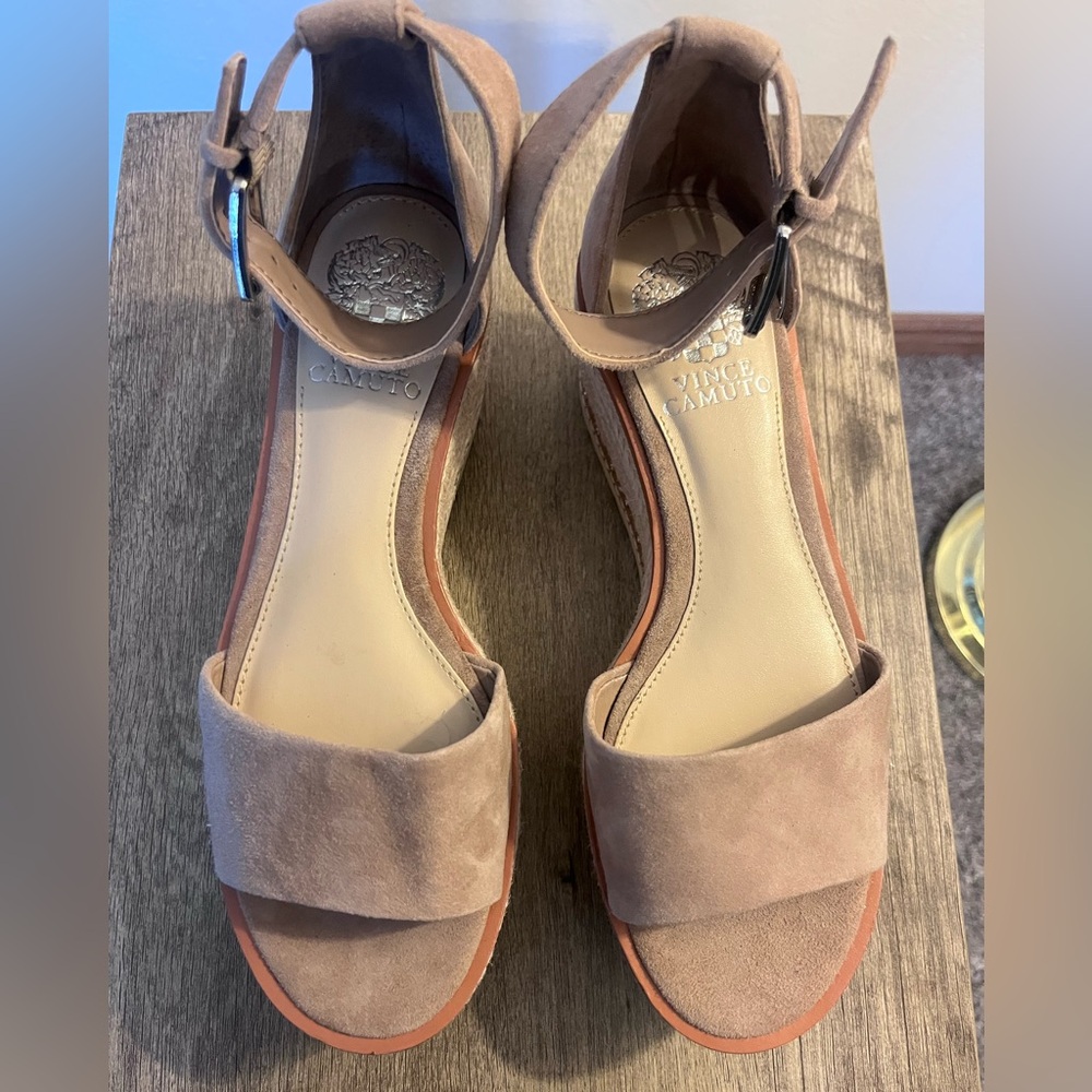 NWOT Vince Camilo Meestana platform wedge size 7